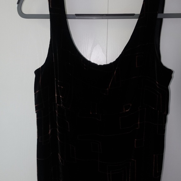 SOLD - Jones New York Evenings black velvet maxi dress with geometric pattern - Picture 5 of 7
